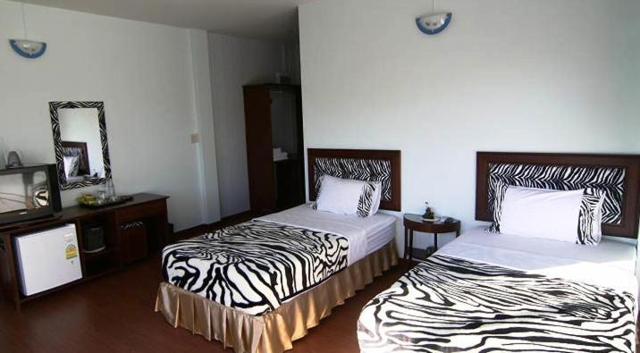 Chiangmai Night Safari Resort Чіангмай Номер фото